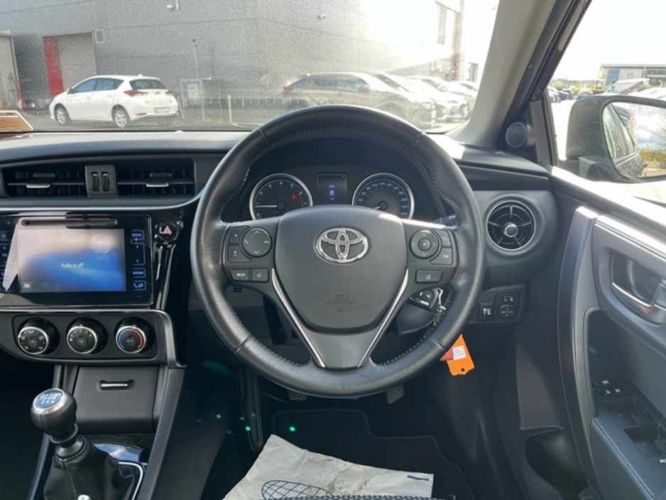 2017 Toyota Corolla - image 9