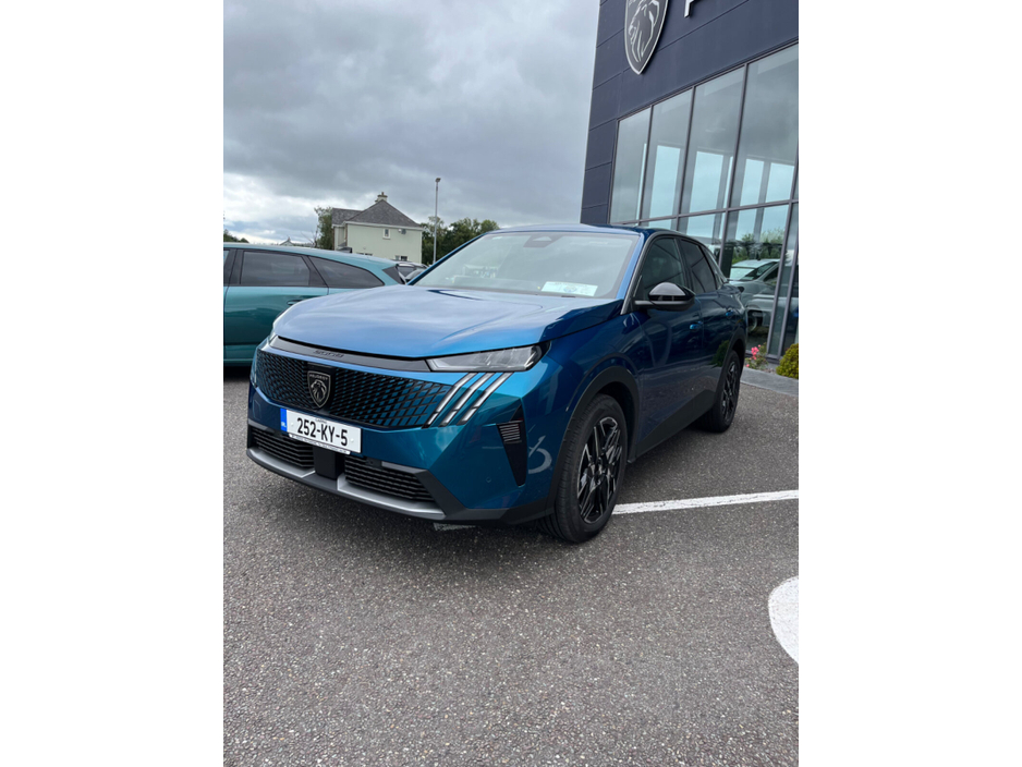 2025 Peugeot 3008 1.2 MHEV 145bhp eDCS6 Allure €43,950