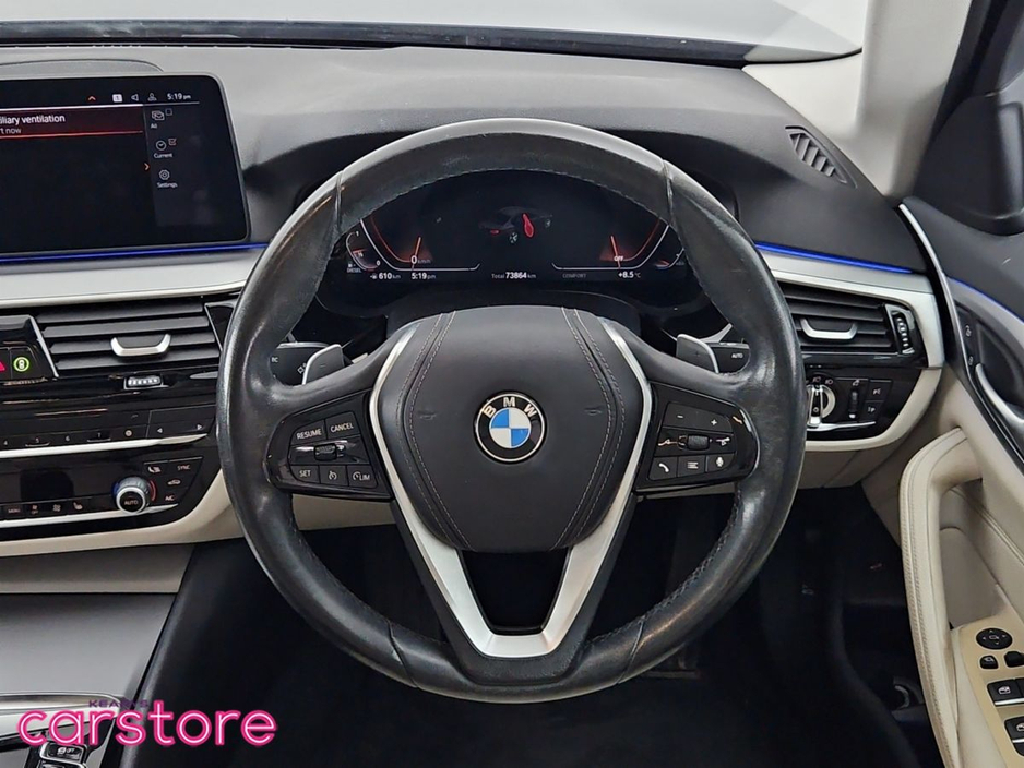 2021 BMW 5 Series - image 18