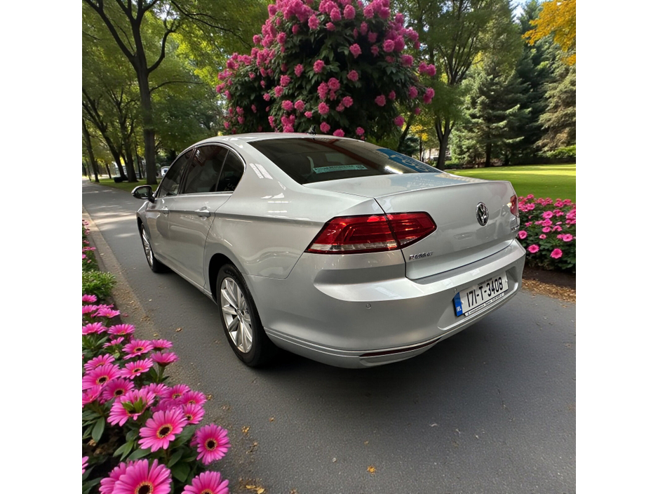 2017 Volkswagen Passat - image 16
