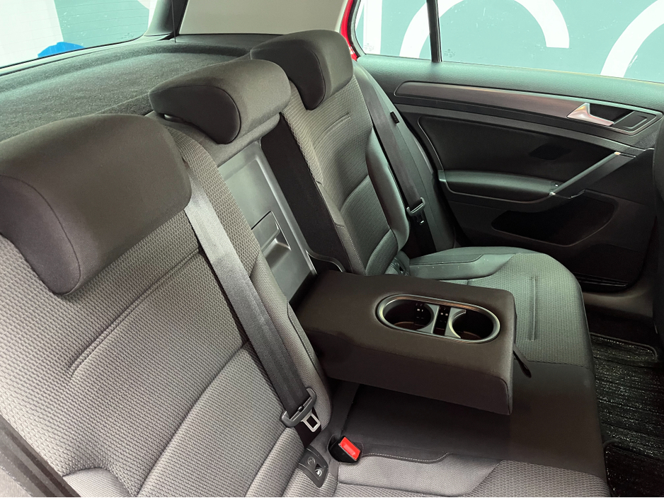 2018 Volkswagen Golf - image 10