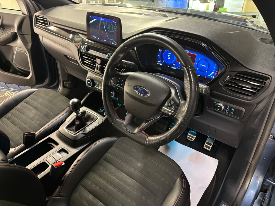 2020 Ford Kuga - image 8