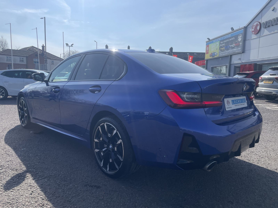 2025 BMW 3 Series - image 5