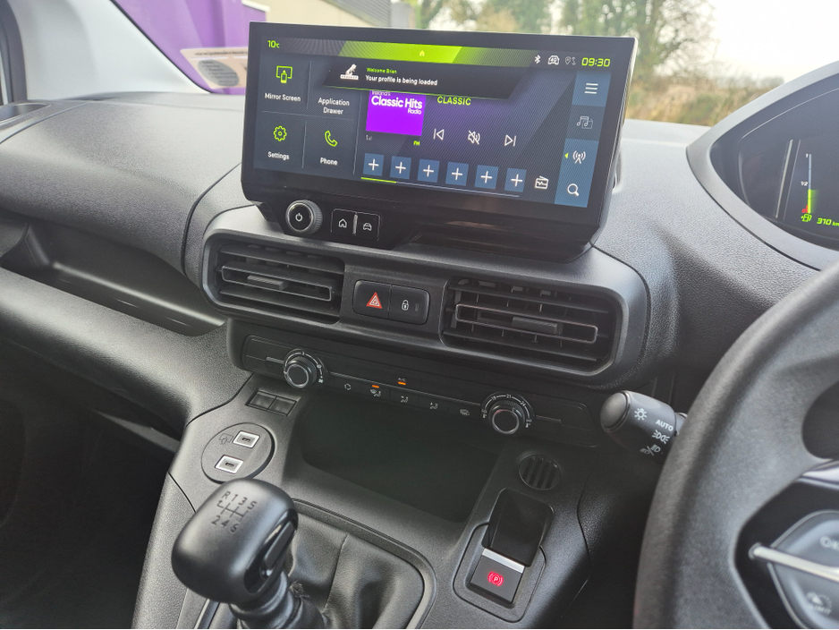 2024 Peugeot Partner - image 8