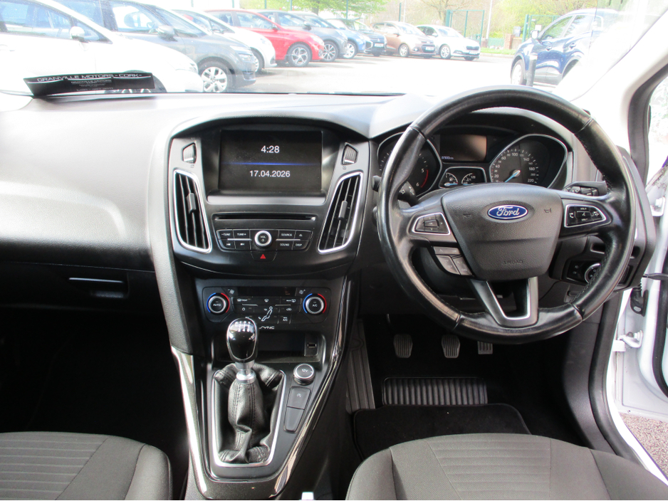 2015 Ford Focus - image 11