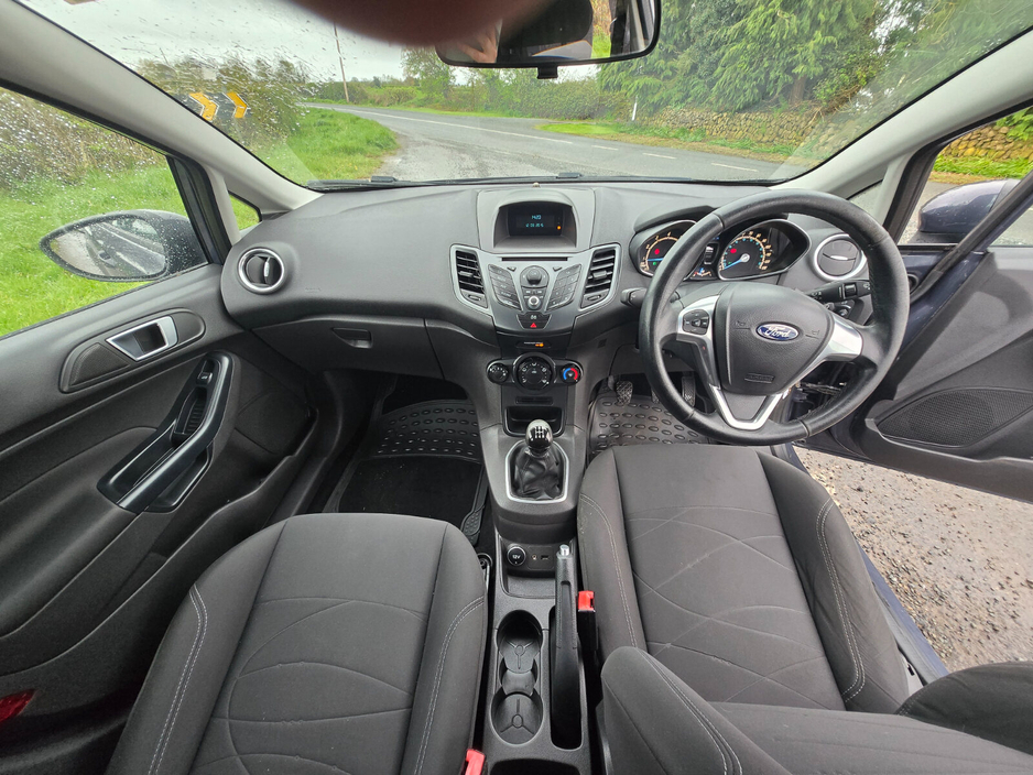 2014 Ford Fiesta - image 14