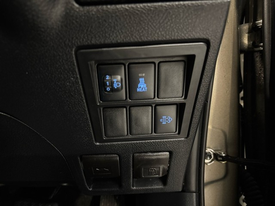 2024 Toyota Hilux - image 16