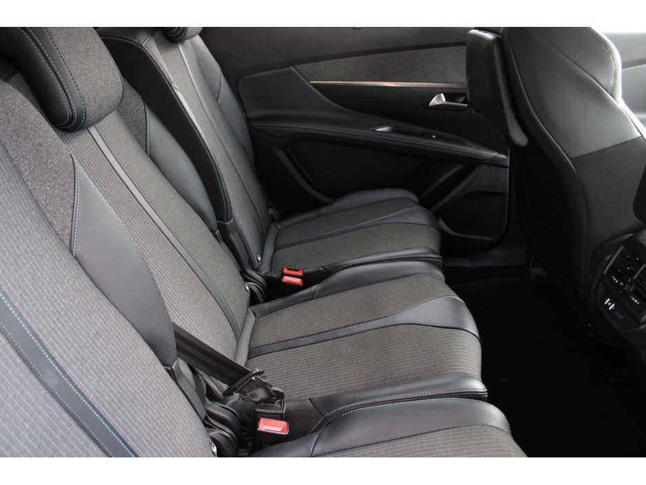 2022 Peugeot 5008 - image 16