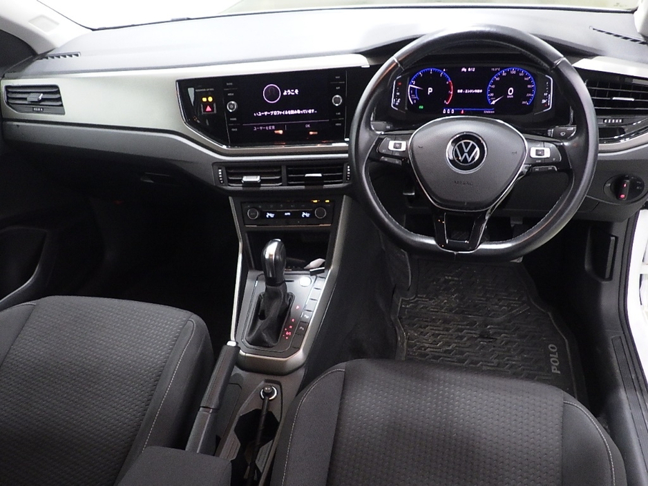 2021 Volkswagen Polo - image 3