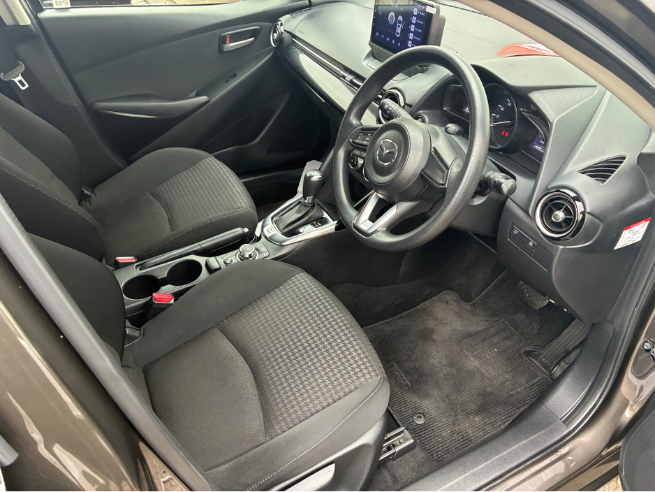 2017 Mazda Demio - image 11