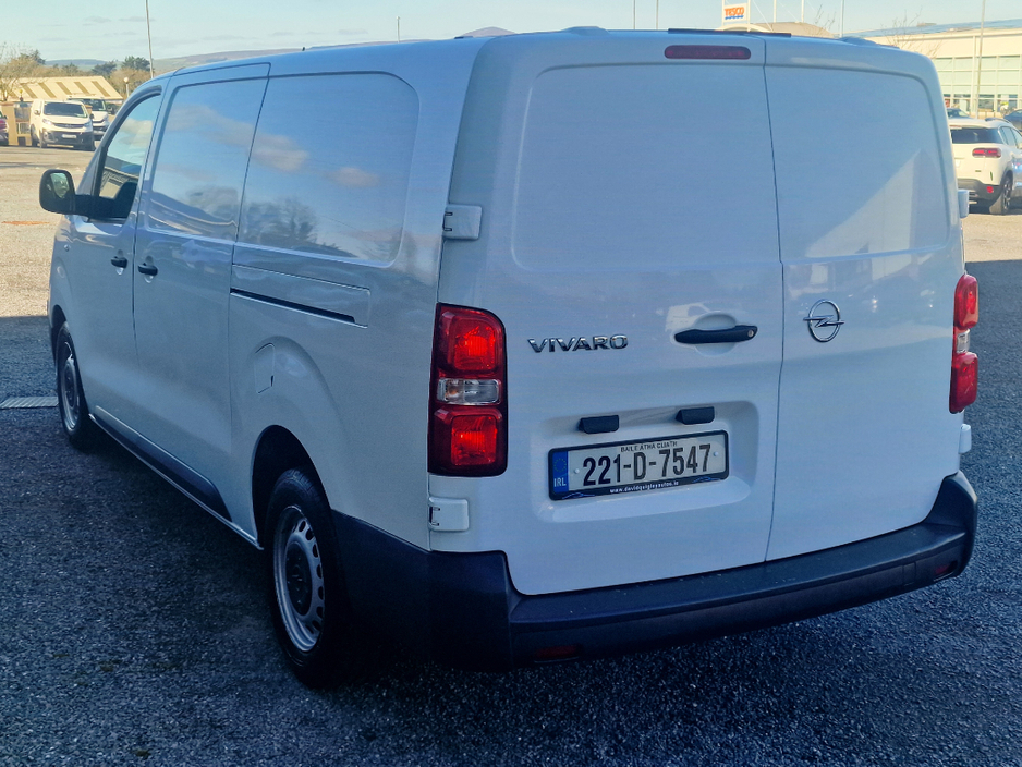 2022 Opel Vivaro - image 4