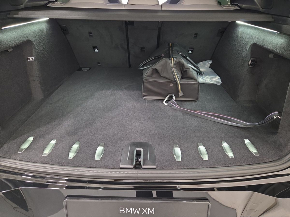 2026 BMW XM - image 13