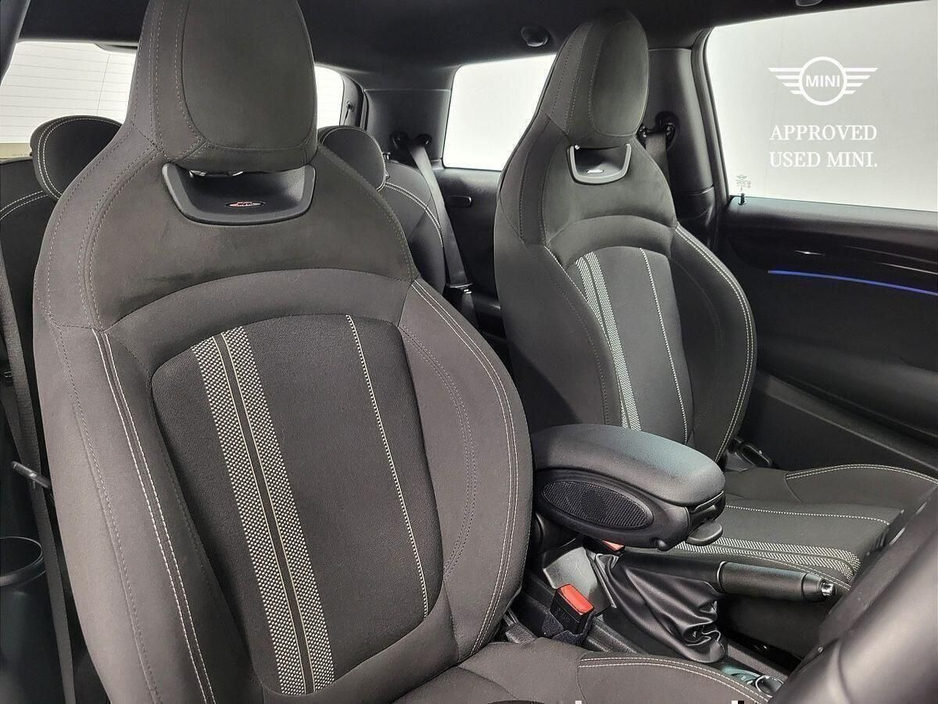 2024 MINI Hatch 3-Door Cooper Sport €29,975