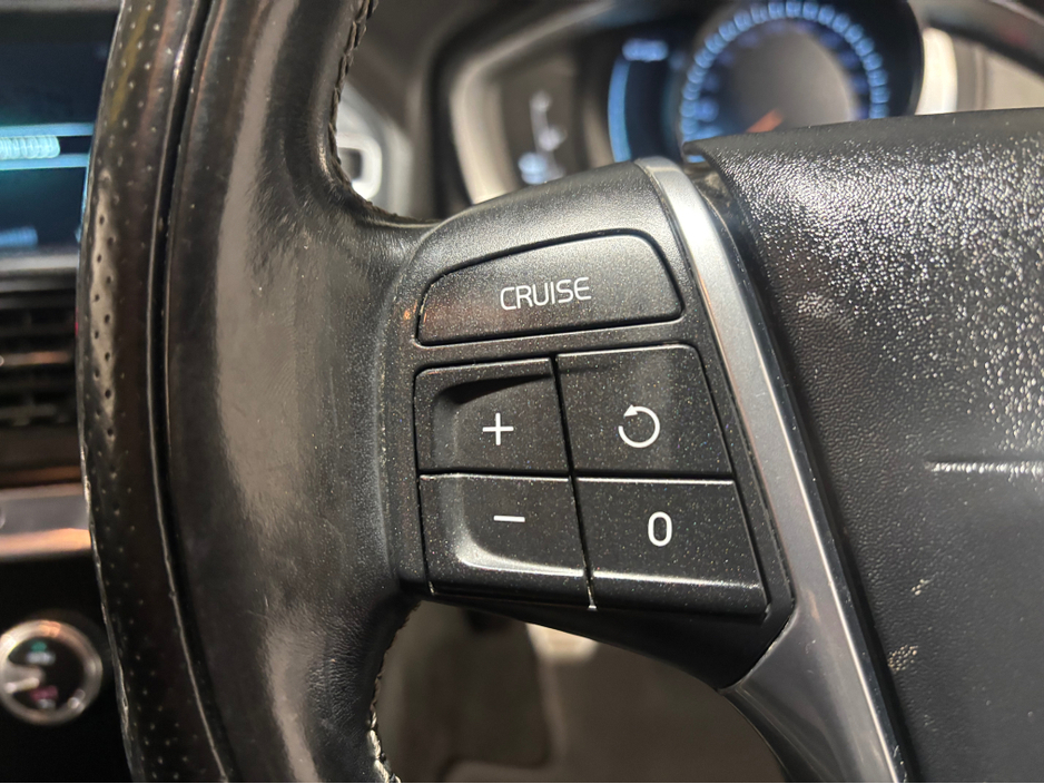 2016 Volvo XC60 - image 12