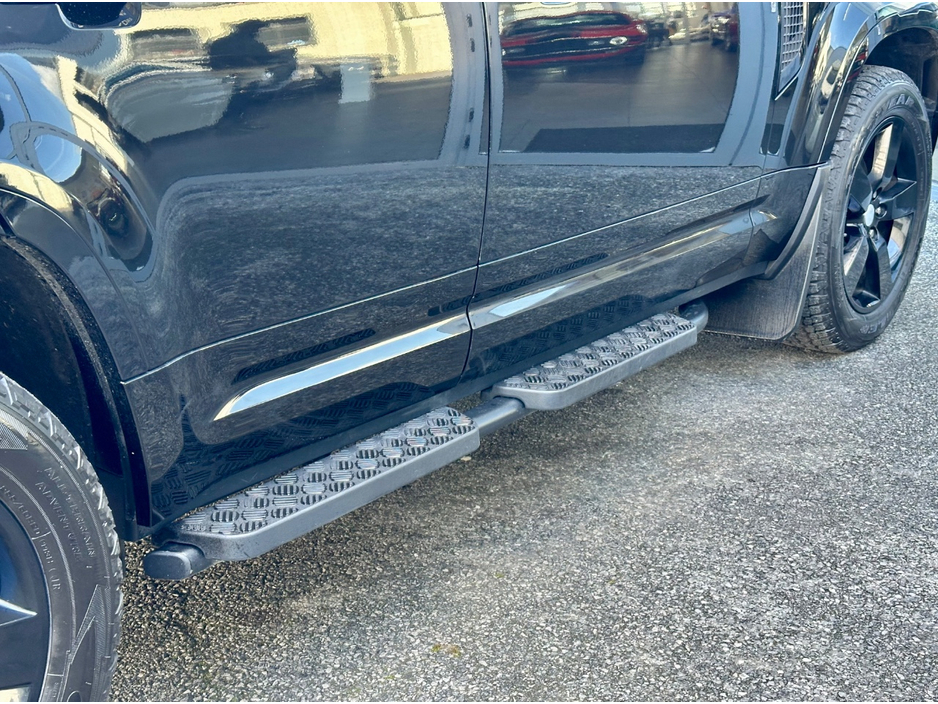 2025 Land Rover Defender - image 16