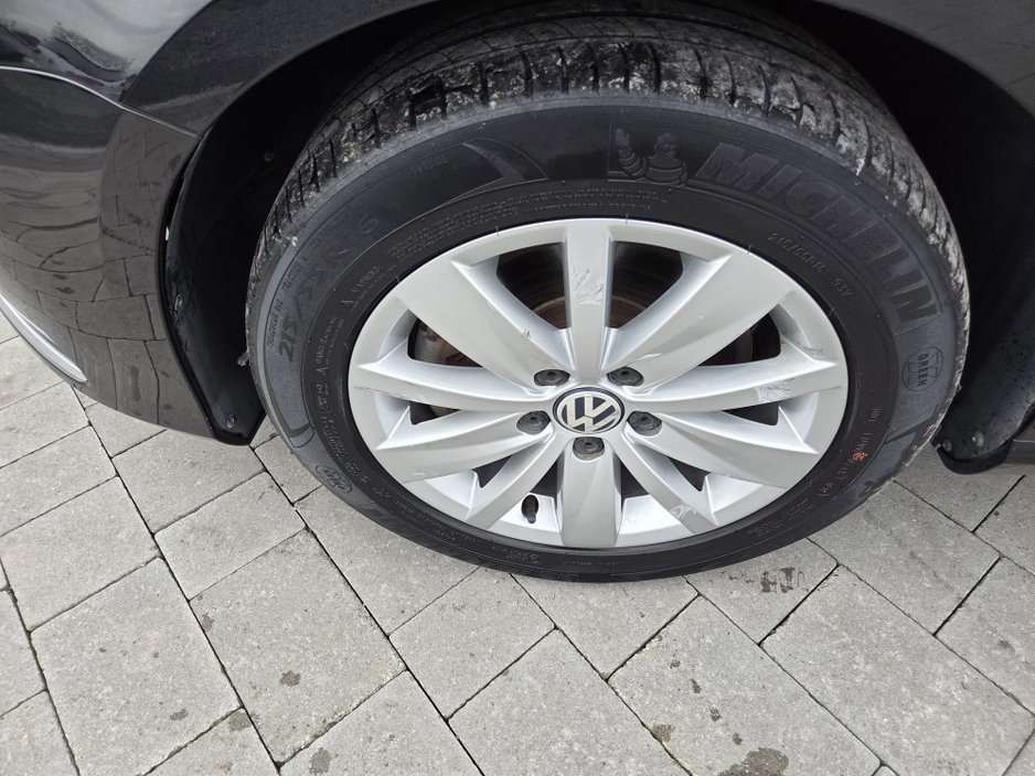 2013 Volkswagen Passat - image 19