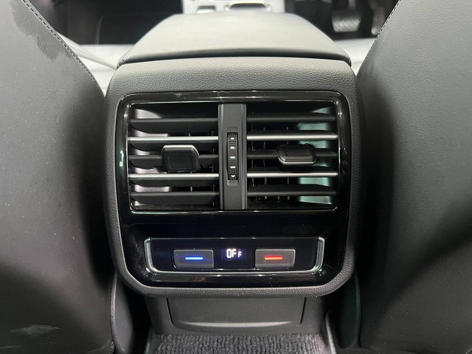 2017 Volkswagen Passat GTE 1.4 HYBRID // FULL SERVICE HISTORY // LEATHER HEATED SEATS // 18" ALLOYS // APPLE CARPLAY/ANDROID AUTO €18,900