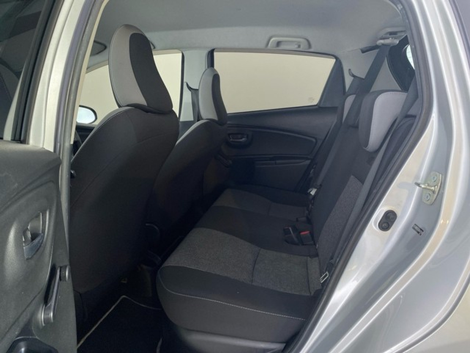 2020 Toyota Yaris - image 7