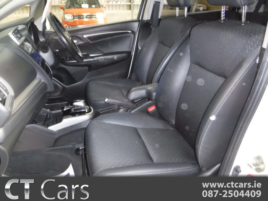 2016 Honda Fit - image 12