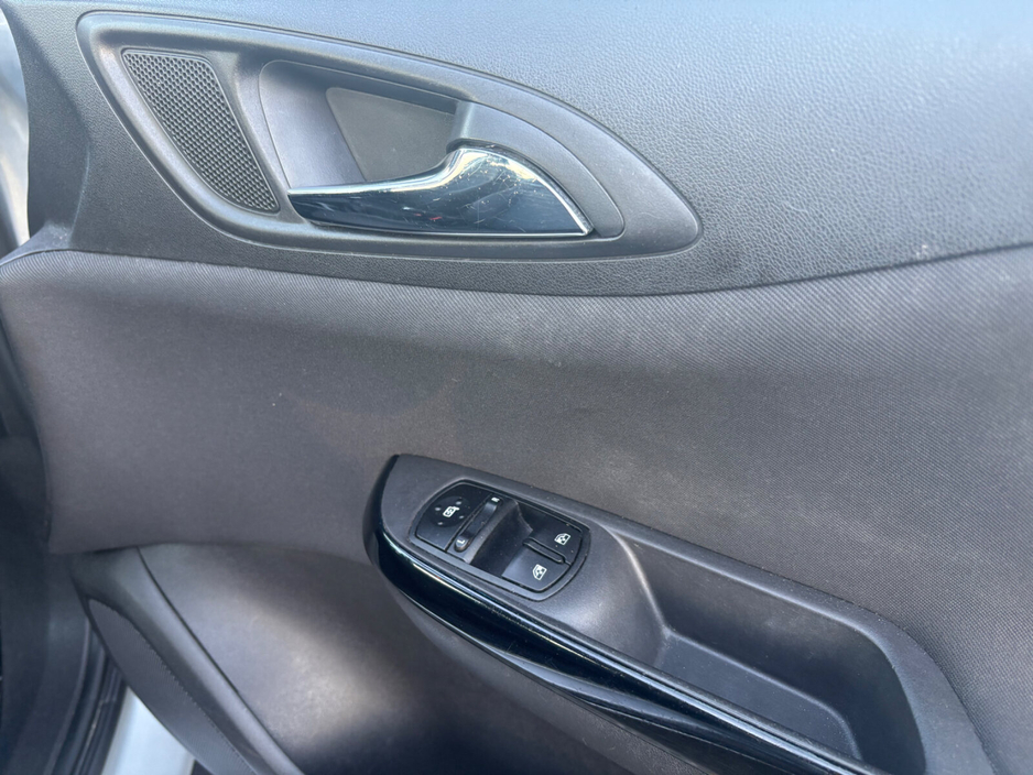 2016 Vauxhall Corsa - image 10