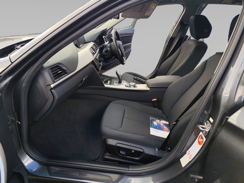 2015 BMW 3 Series - image 15