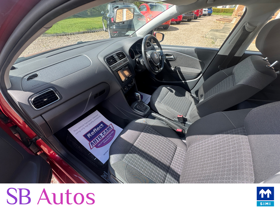 2015 Volkswagen Polo - image 14