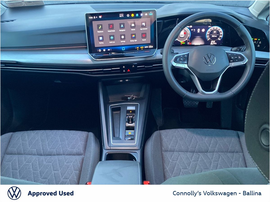 2025 Volkswagen Golf - image 2