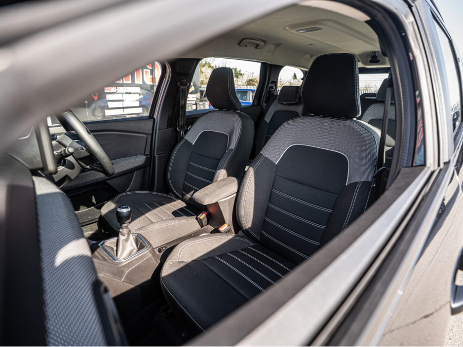 2022 Dacia Jogger - image 33