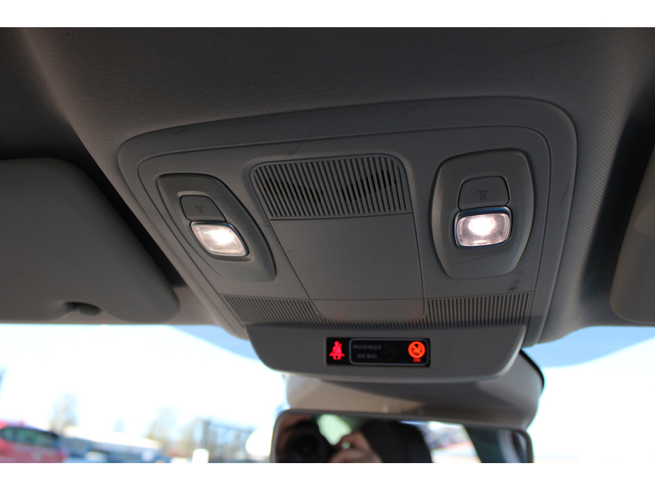 2018 Renault Megane - image 26