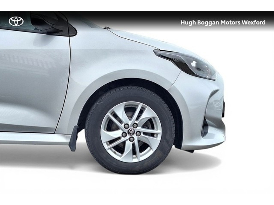 2021 Toyota Yaris - image 14