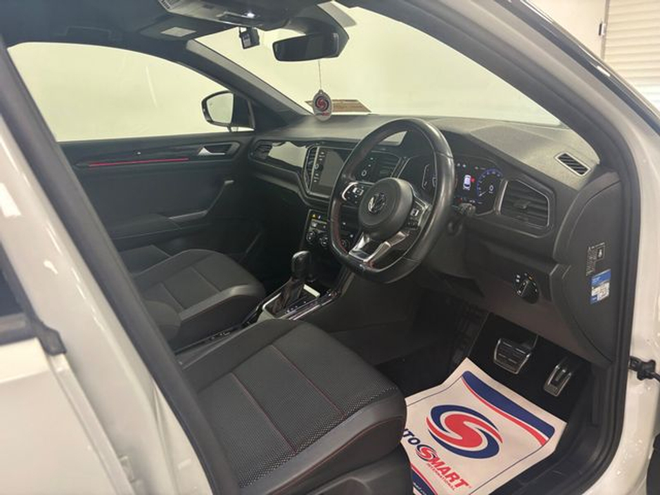 2022 Volkswagen T-Roc - image 8