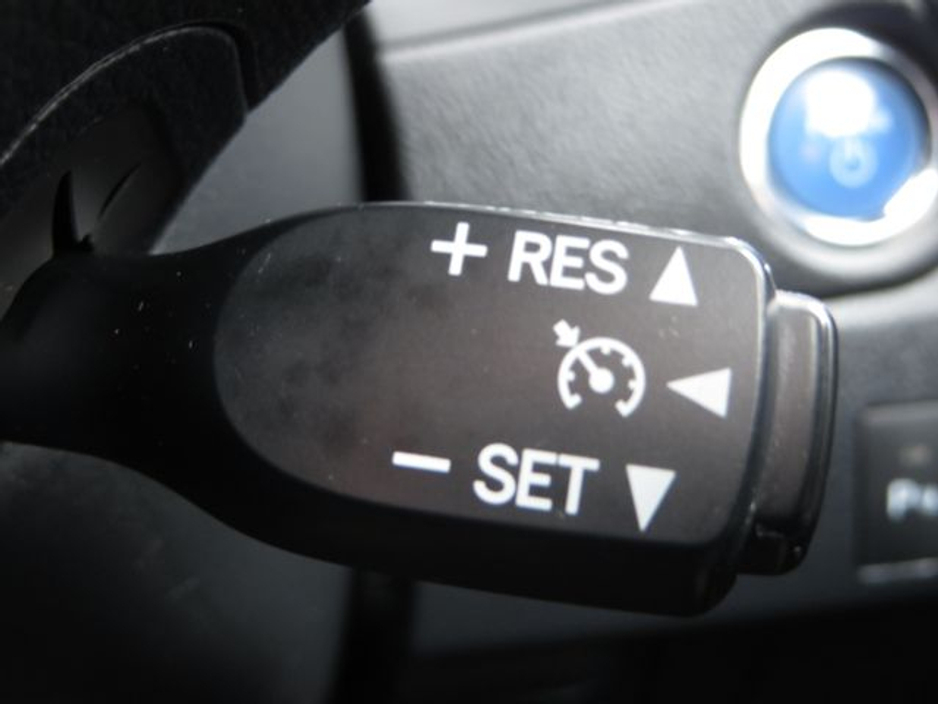 2015 Toyota Auris 1.8 HYBRID 5DR LUX €10,950