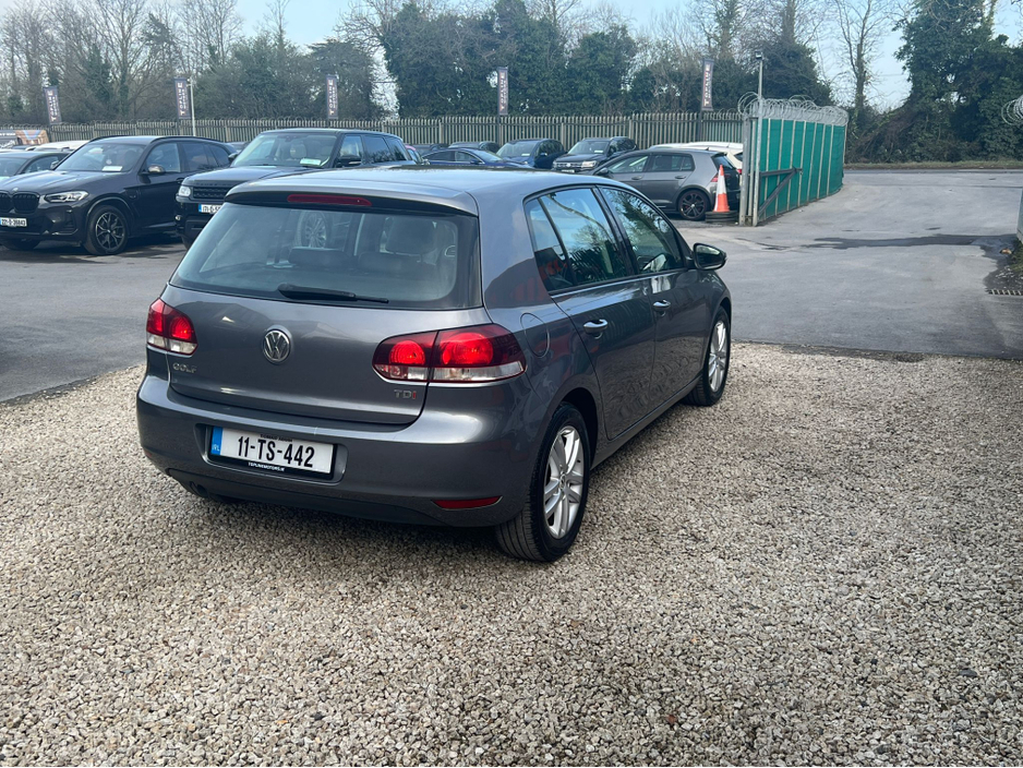 2011 Volkswagen Golf - image 6