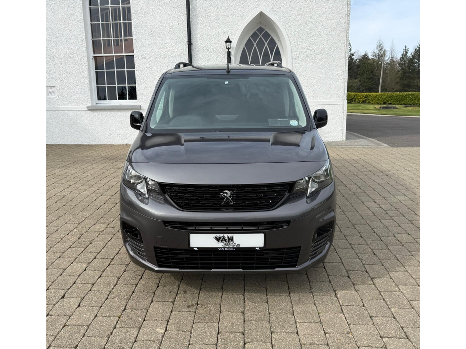 2022 Peugeot Partner - image 7