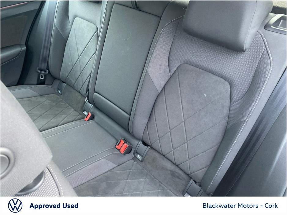 2022 Volkswagen Golf - image 25