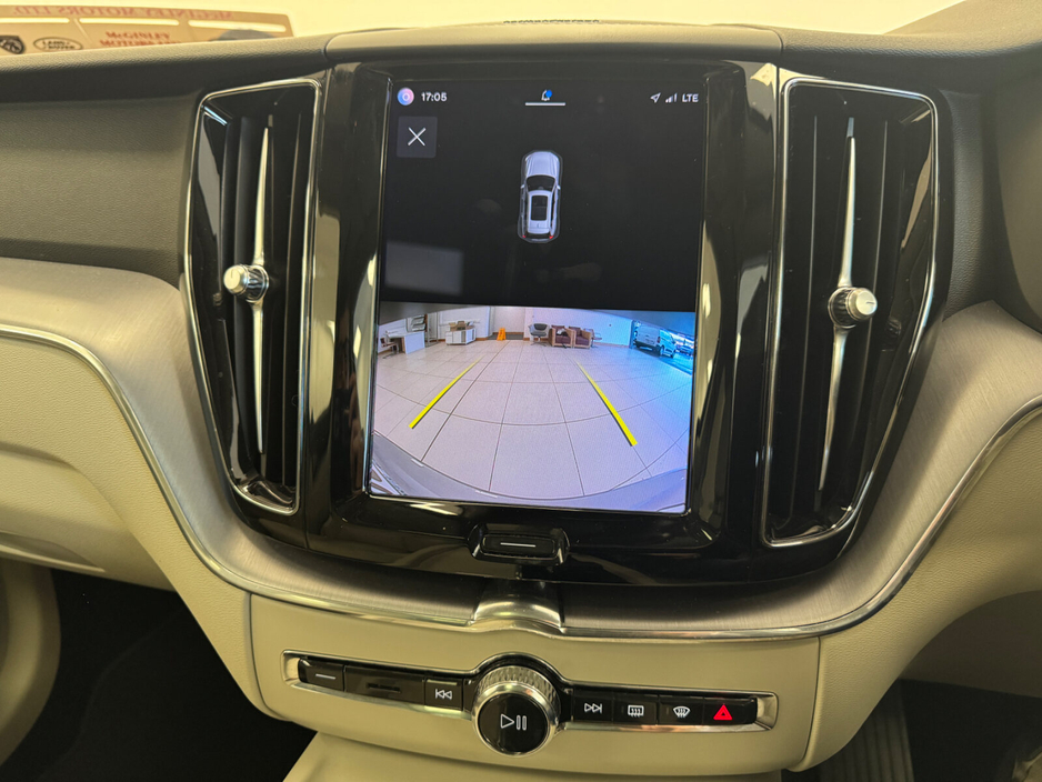 2022 Volvo XC60 - image 13