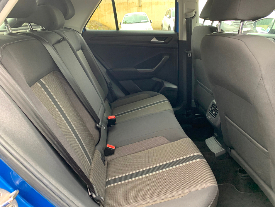 2019 Volkswagen T-Roc - image 13