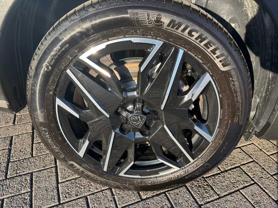 2025 Peugeot 5008  €44,950