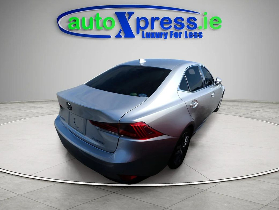 2019 Lexus IS 300 h Hybrid VERSION L, Reversing camera