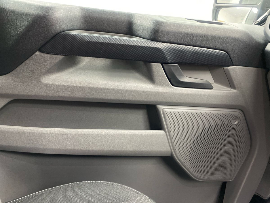 2025 Ford Transit Custom - image 11