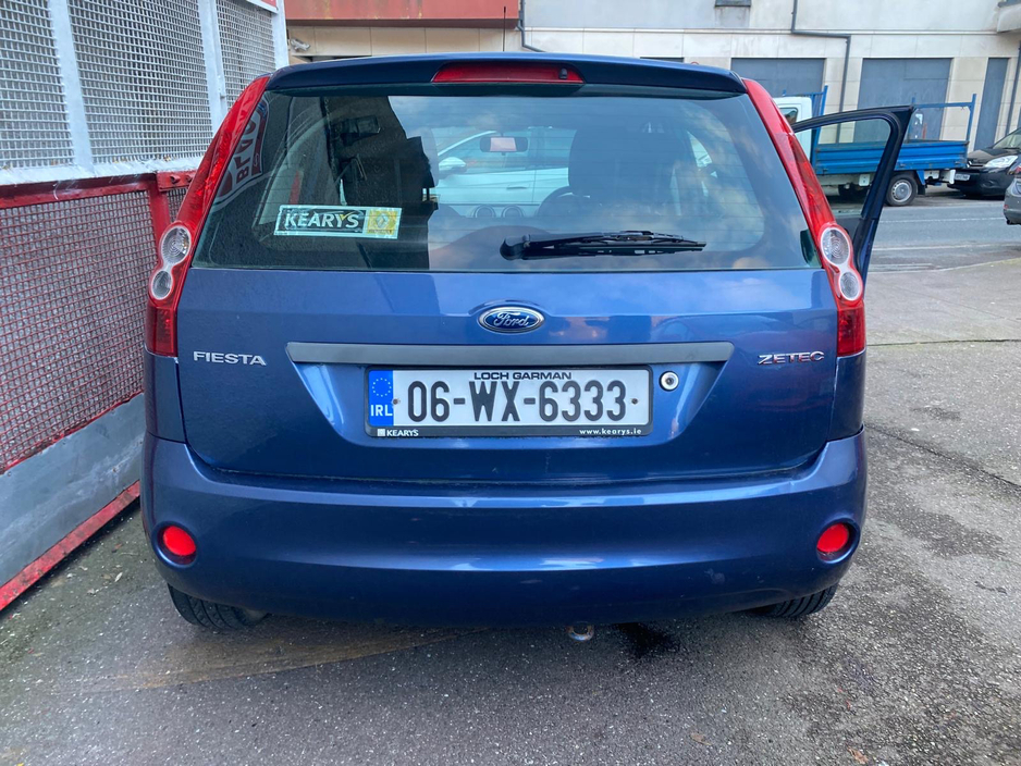 2006 Ford Fiesta - image 10