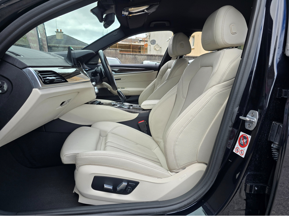 2017 BMW 5 Series - image 13