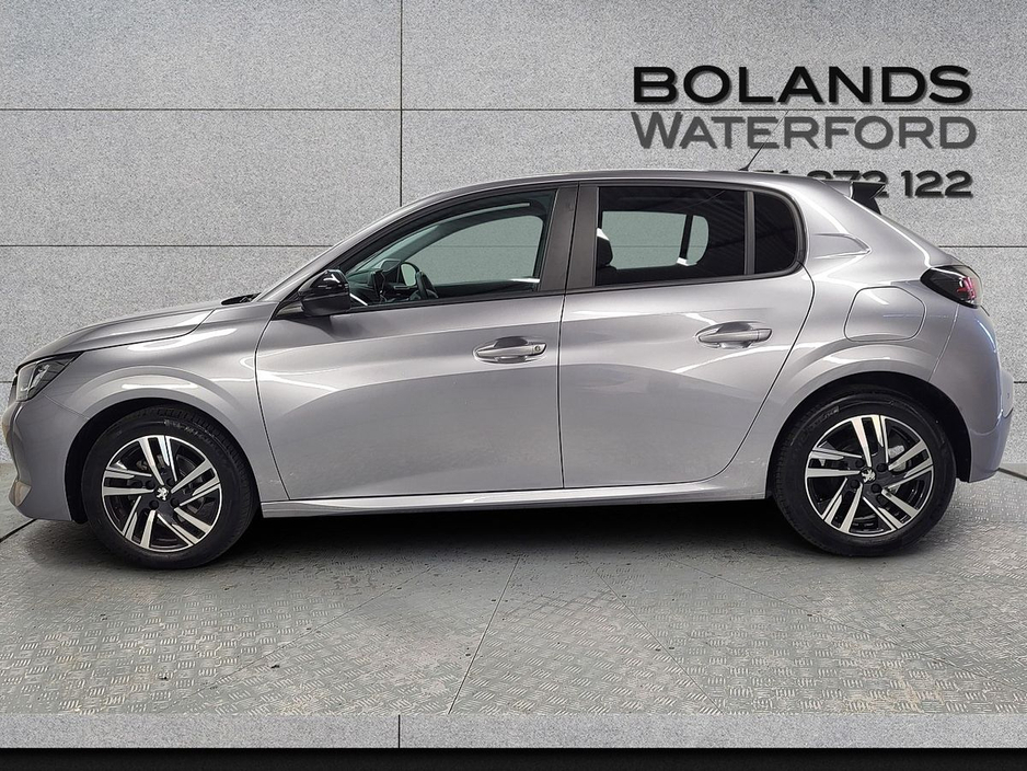 2023 Peugeot 208 - image 3