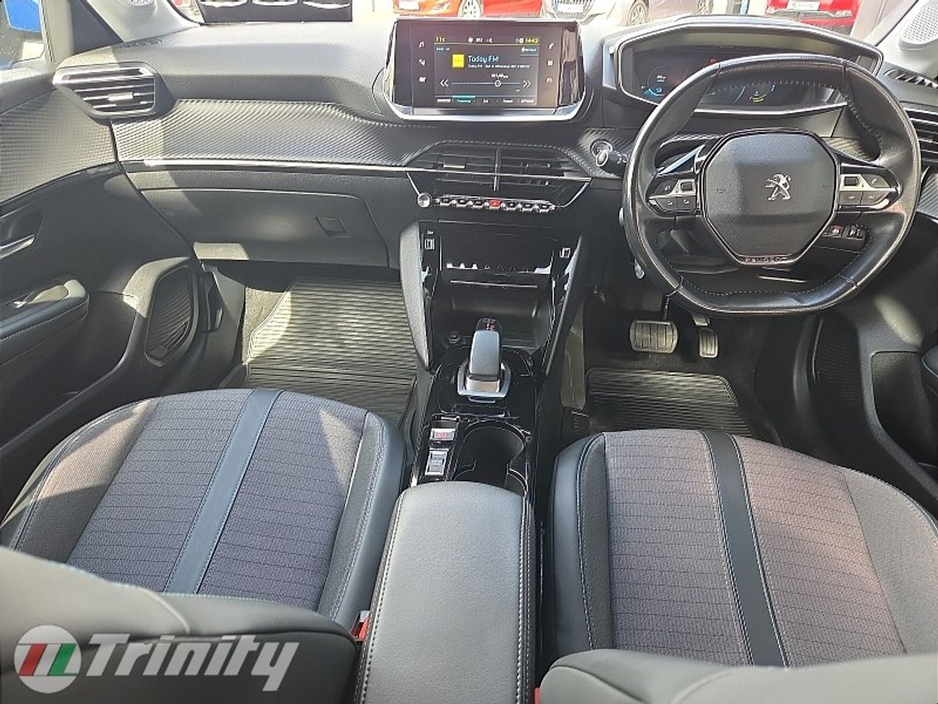 2020 Peugeot 208 - image 2