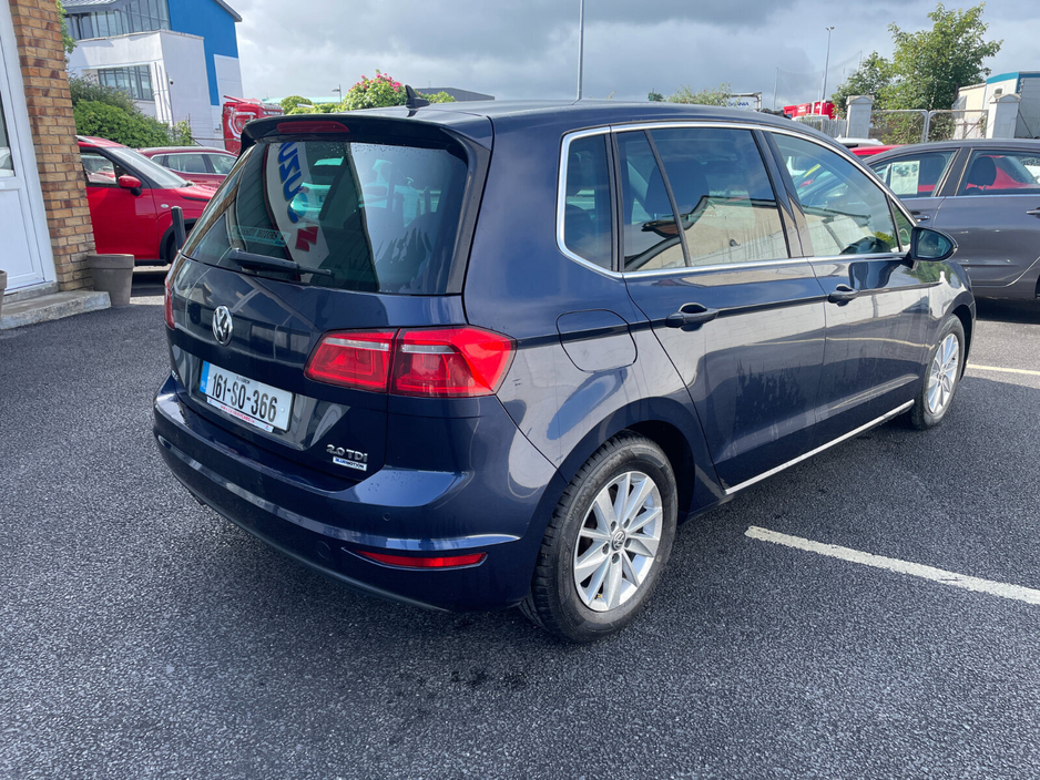 2016 Volkswagen Golf - image 8