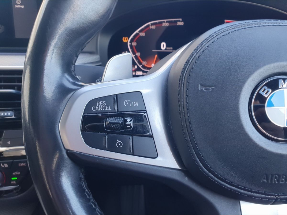 2020 BMW 5 Series - image 17