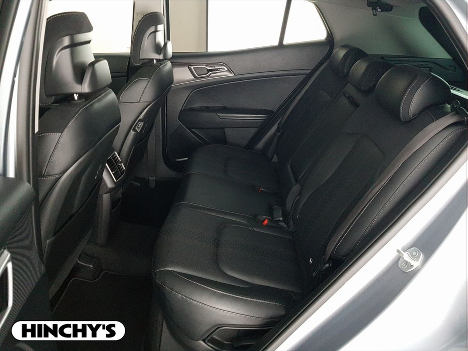 2025 Kia Sportage - image 7