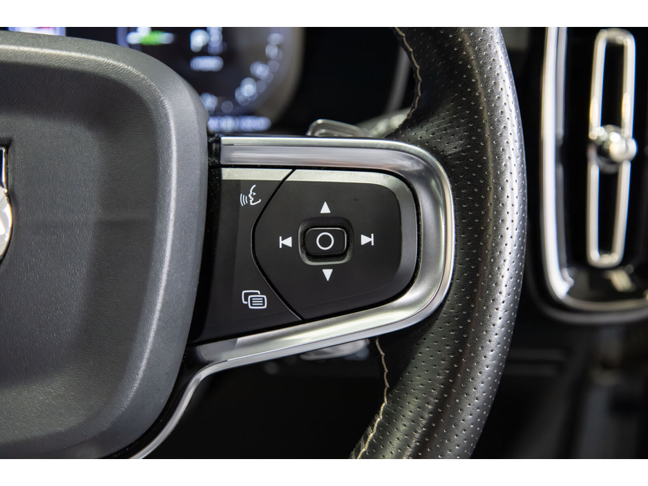 2020 Volvo XC40 - image 16