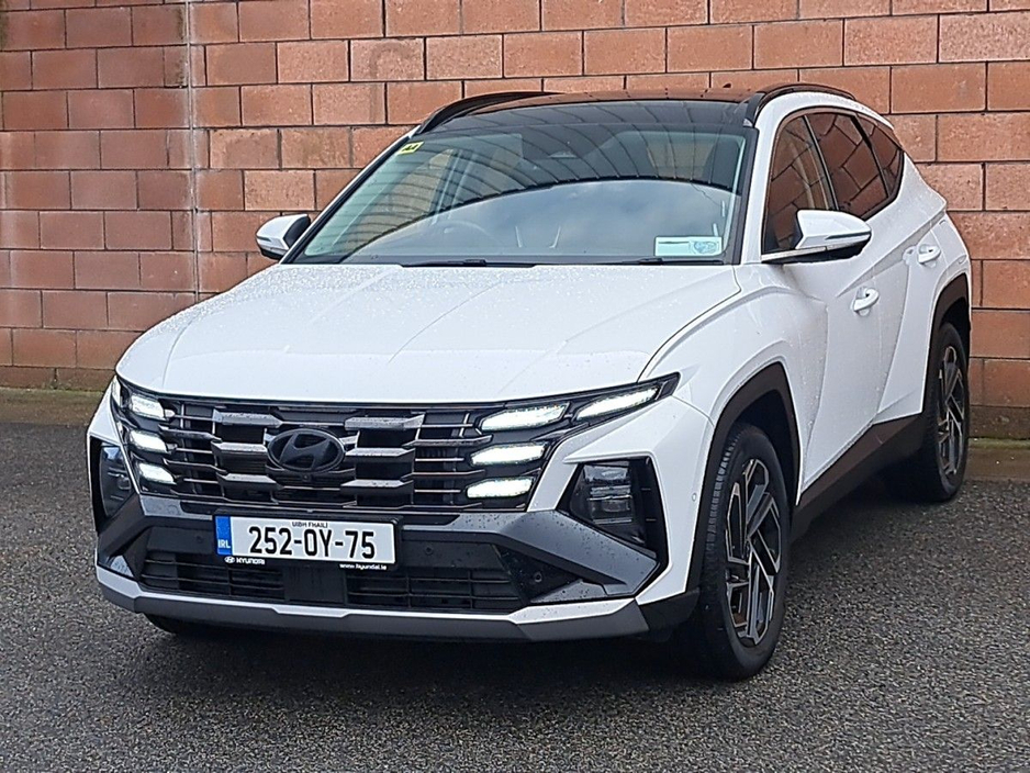 2025 Hyundai Tucson Platinum Automatic Plug in Hybrid with panomaric sunroof. €47,450