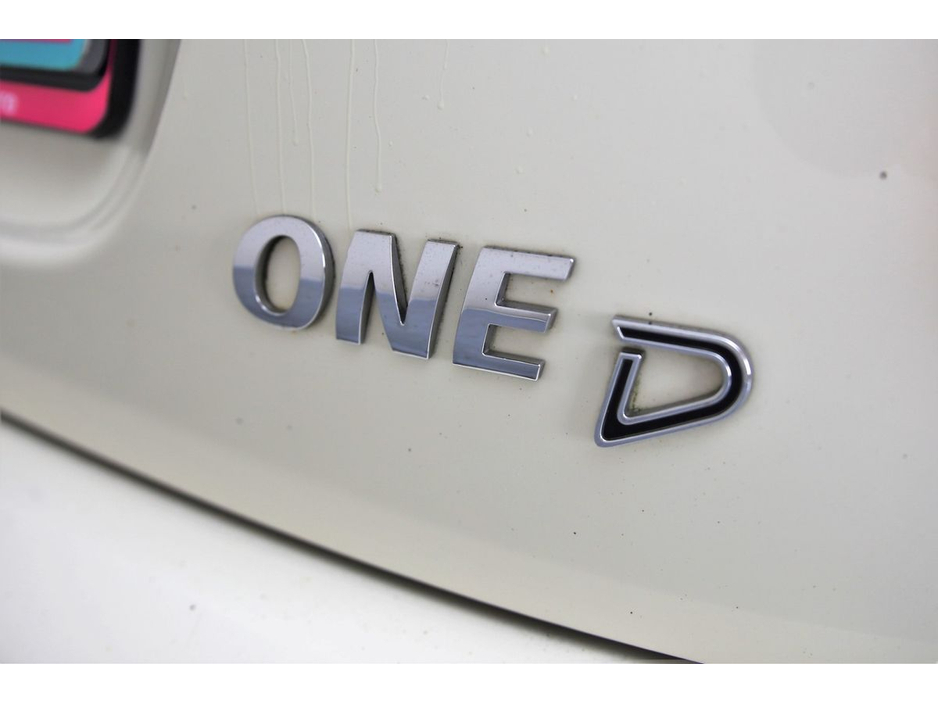 2016 MINI Hatch - image 20